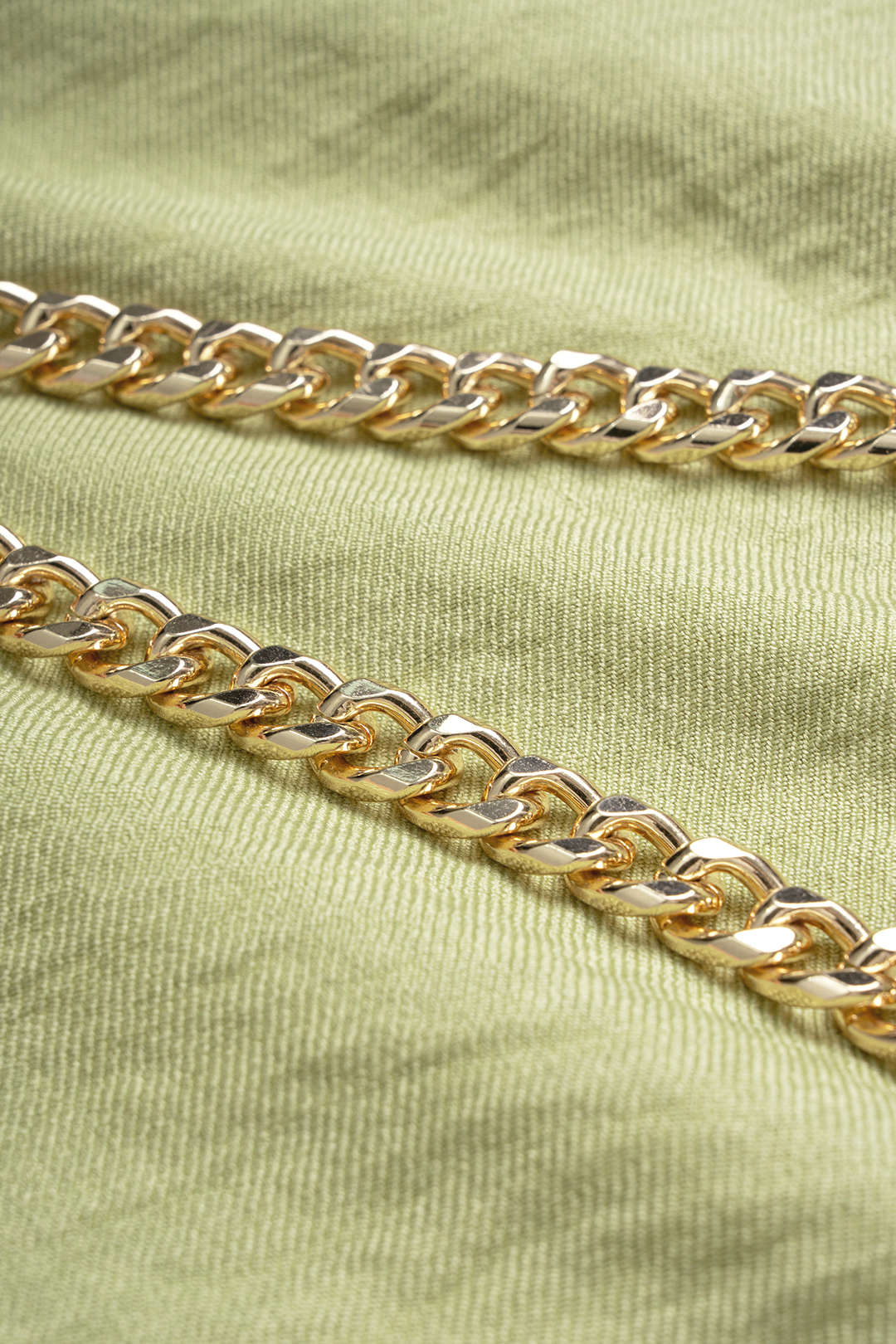 Metallic mouwloze jumpsuit met kettingdetail en V-hals