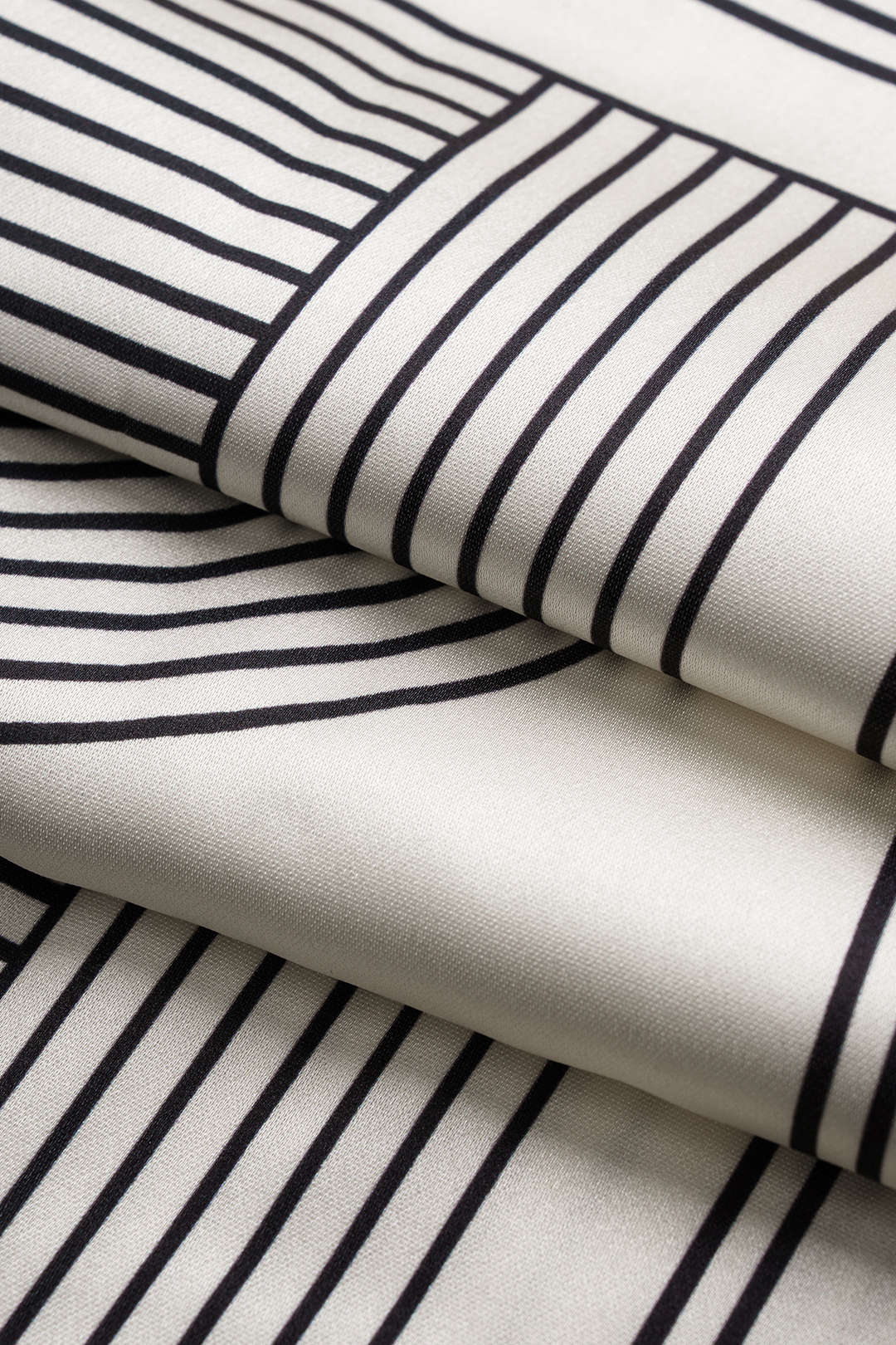 Geometrische satijnen broek met wijde pijpen