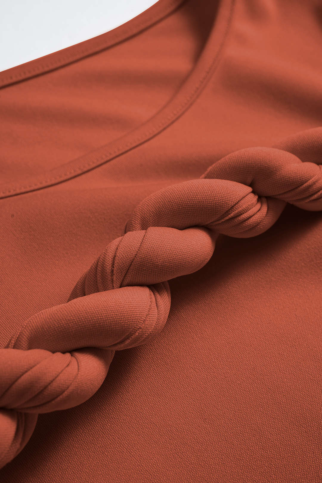 Body met gedraaid detail, knoopdetail en ruches