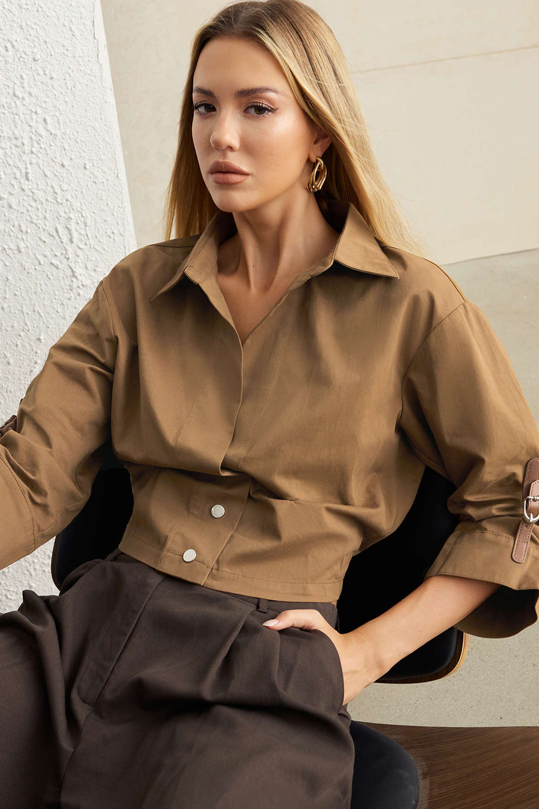 Blouse met knoopjes, ruches en korte mouwen