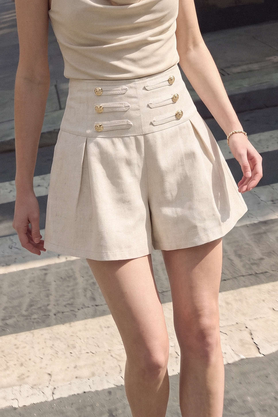 Short met knoopjes