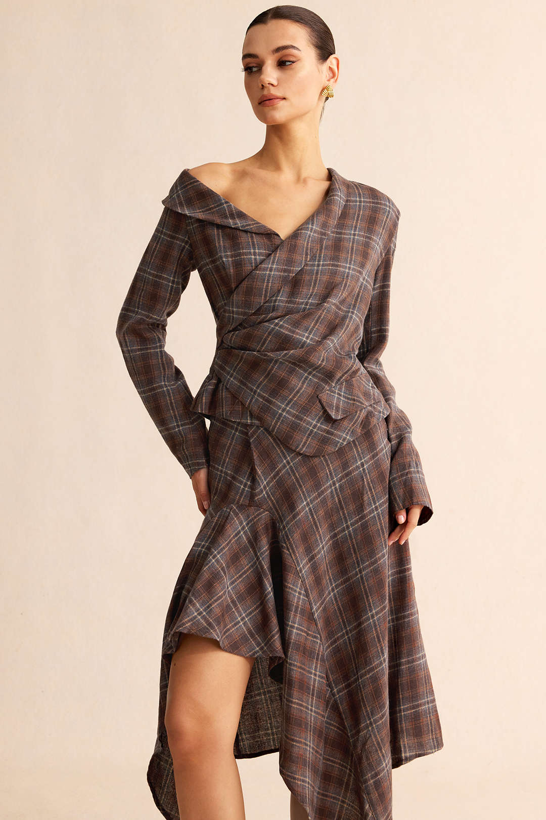 Geruite asymmetrische top met één schouder en ruches