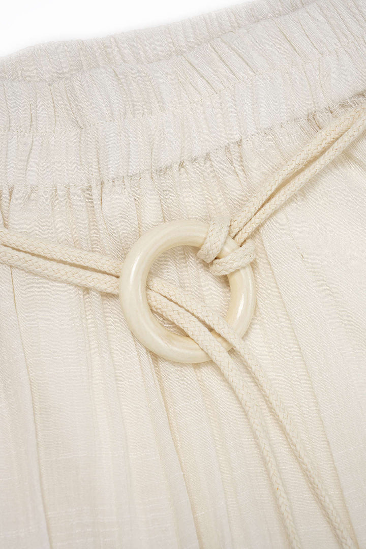 Trousers with belt, pleats, high waist and wide legs