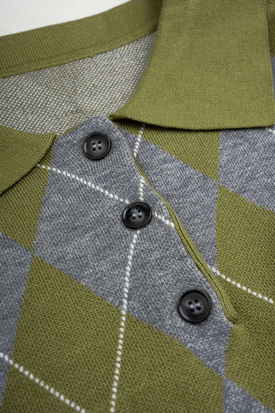 Gebreide geometrische top met revers en lange mouwen
