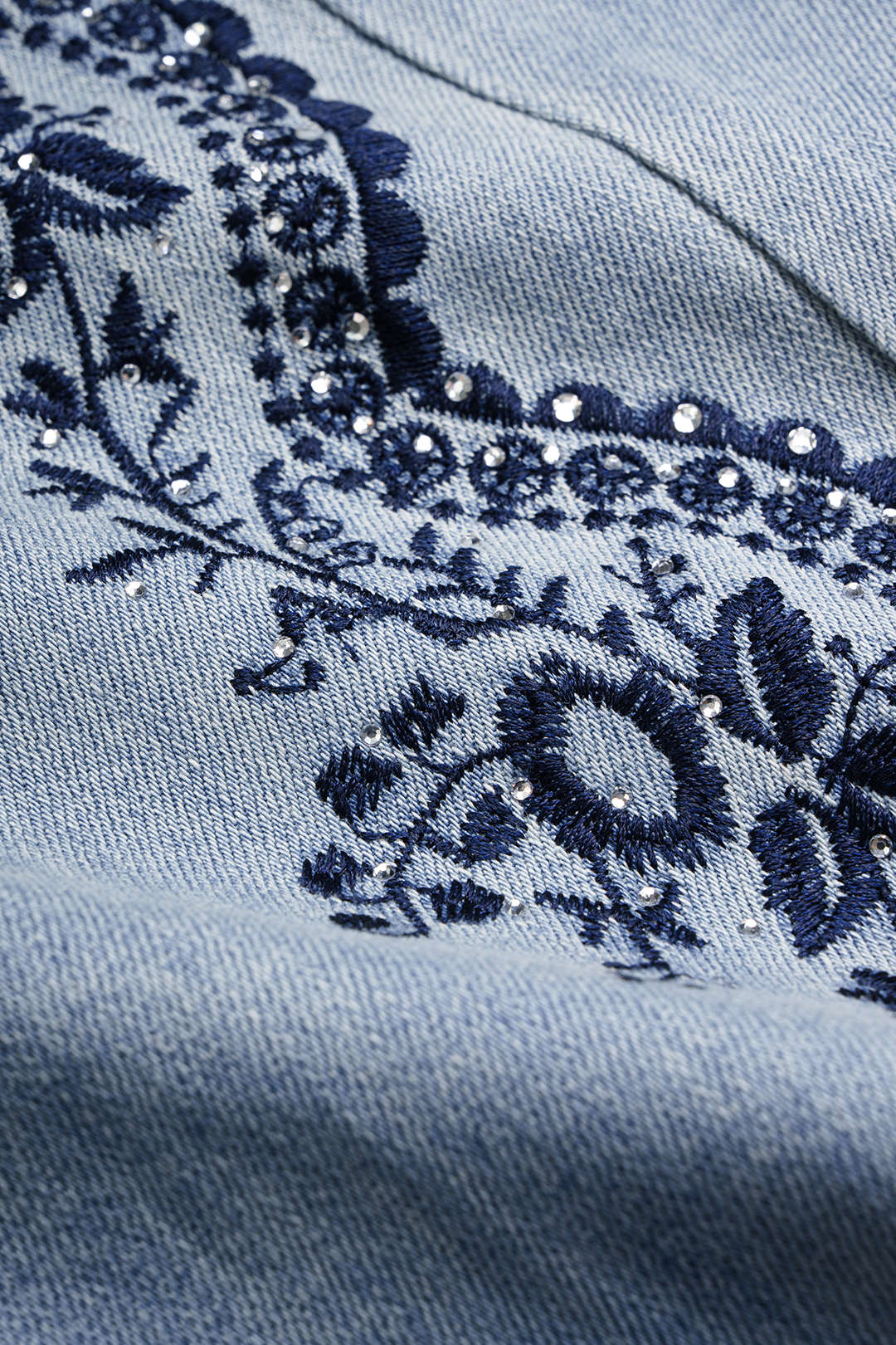 Jeans met borduursel en rechte pijp