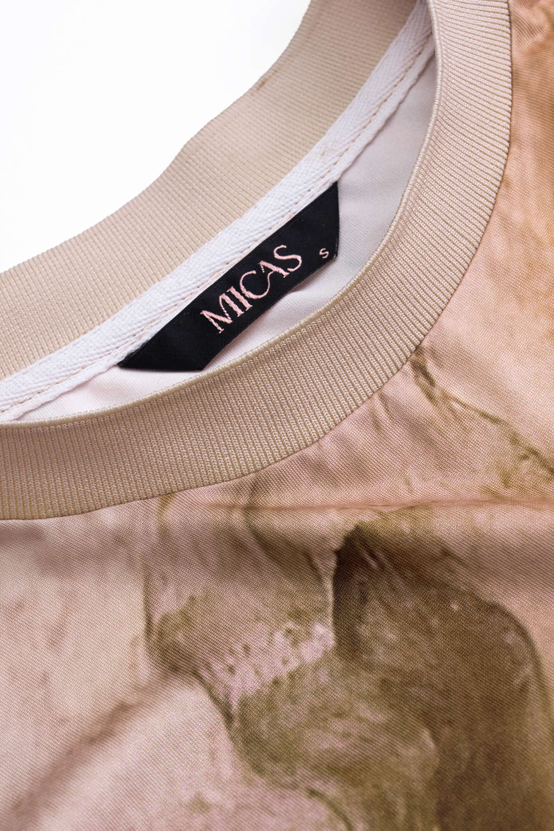 T-shirt met gedraaid detail, knoopdetail en korte mouwen