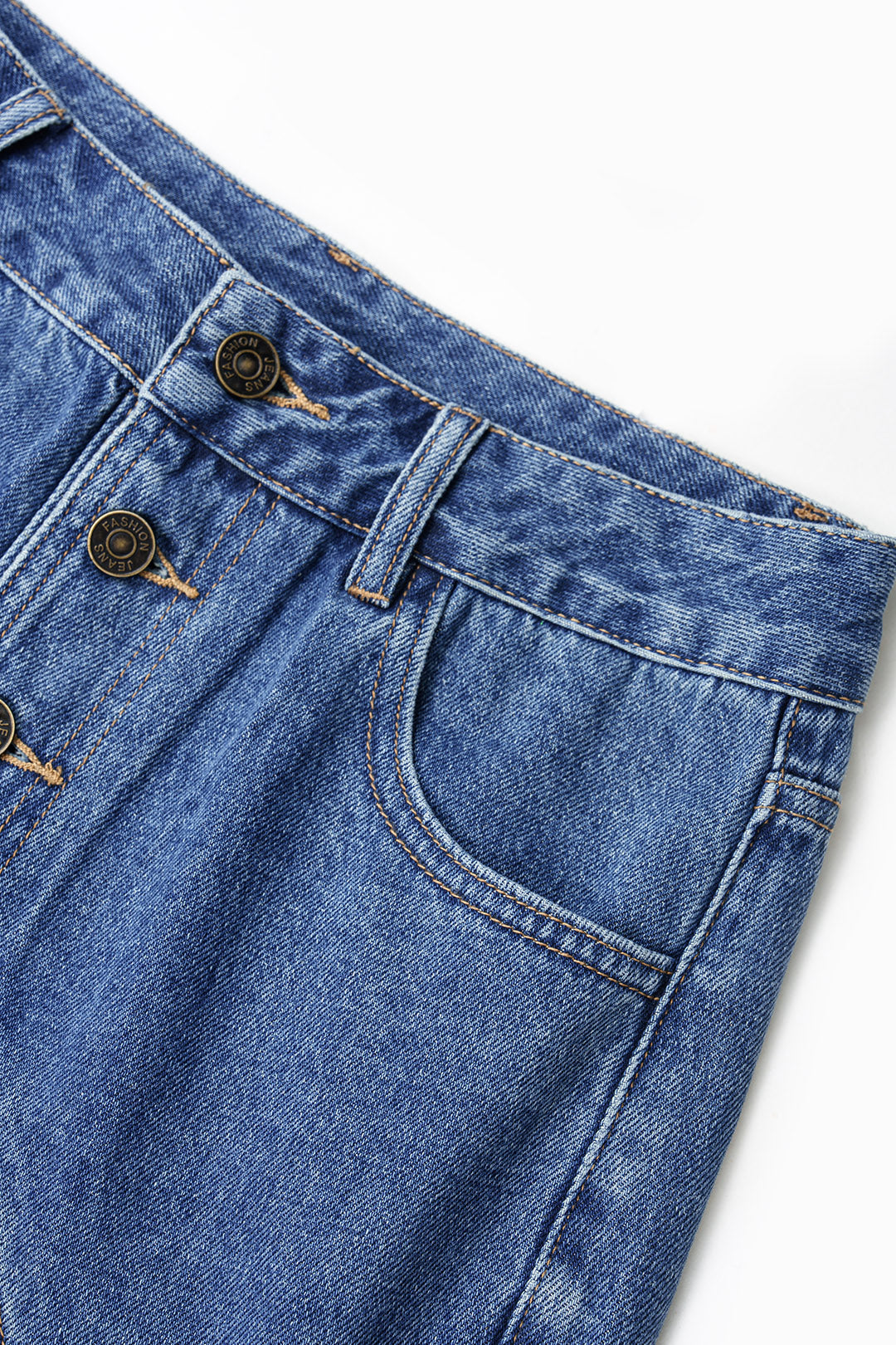 Paula - Denim asymmetrische short met knoopjes