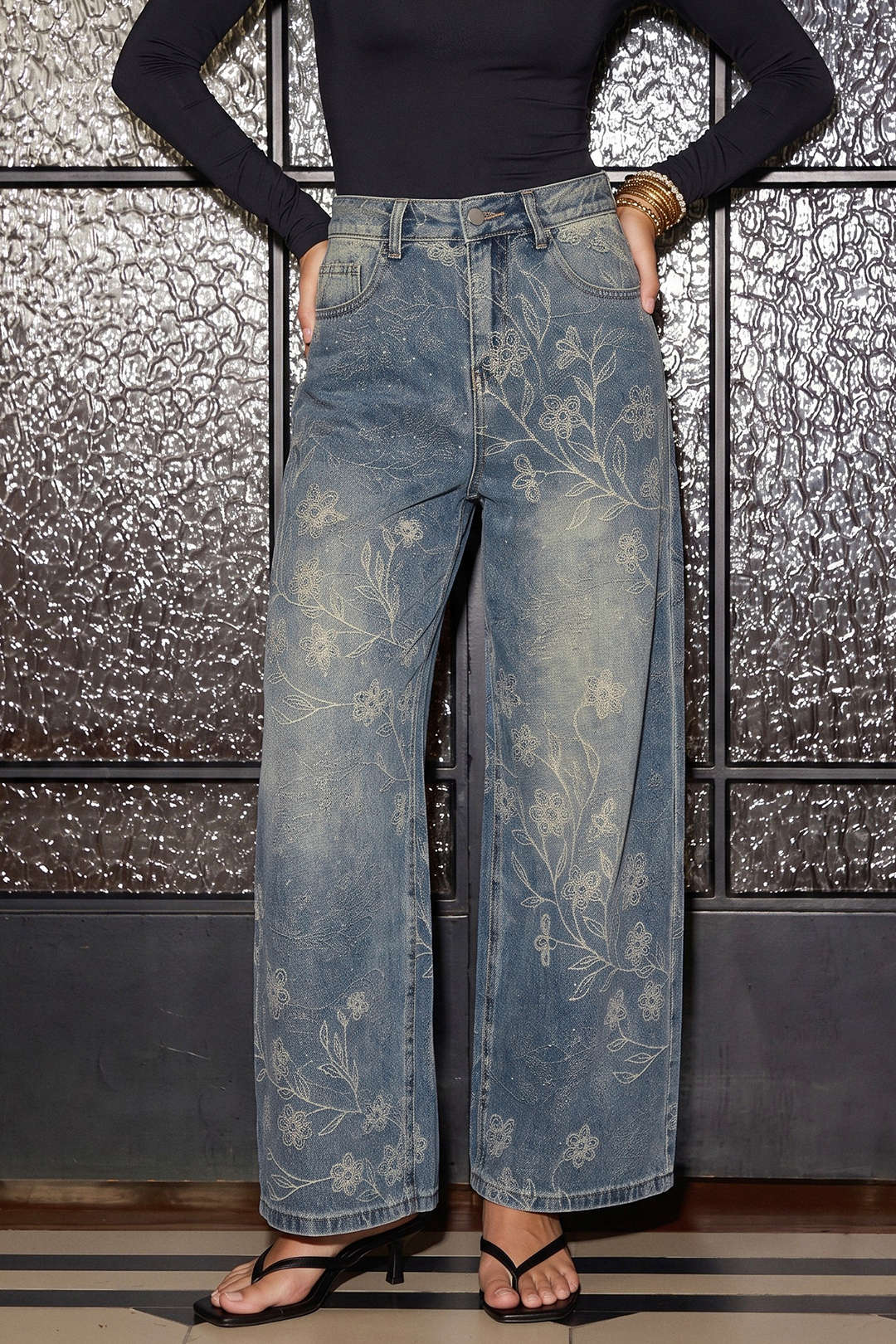 Bloemenprint jeans met strass en rechte pijp