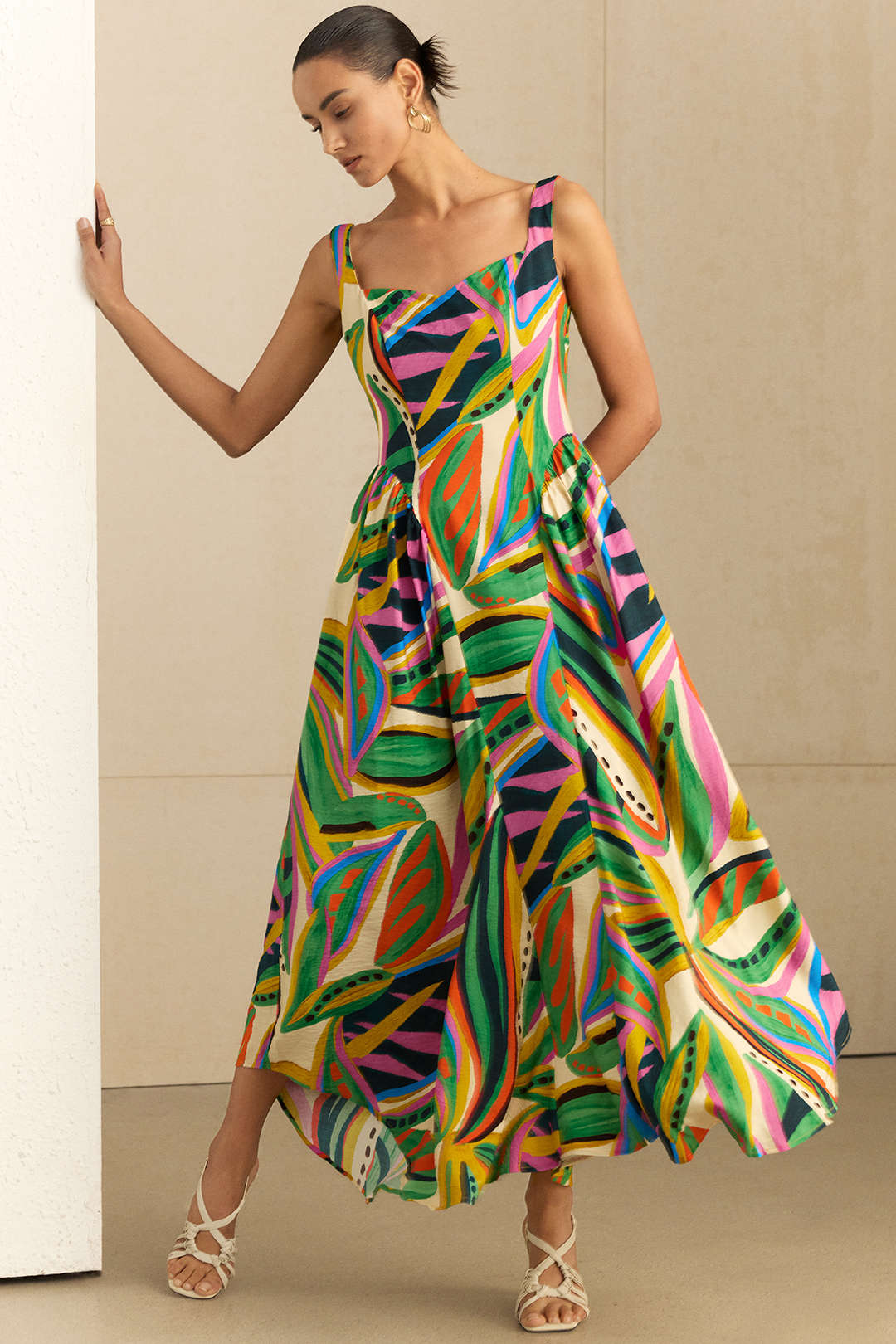 Abstracte print mouwloze maxijurk met ruches