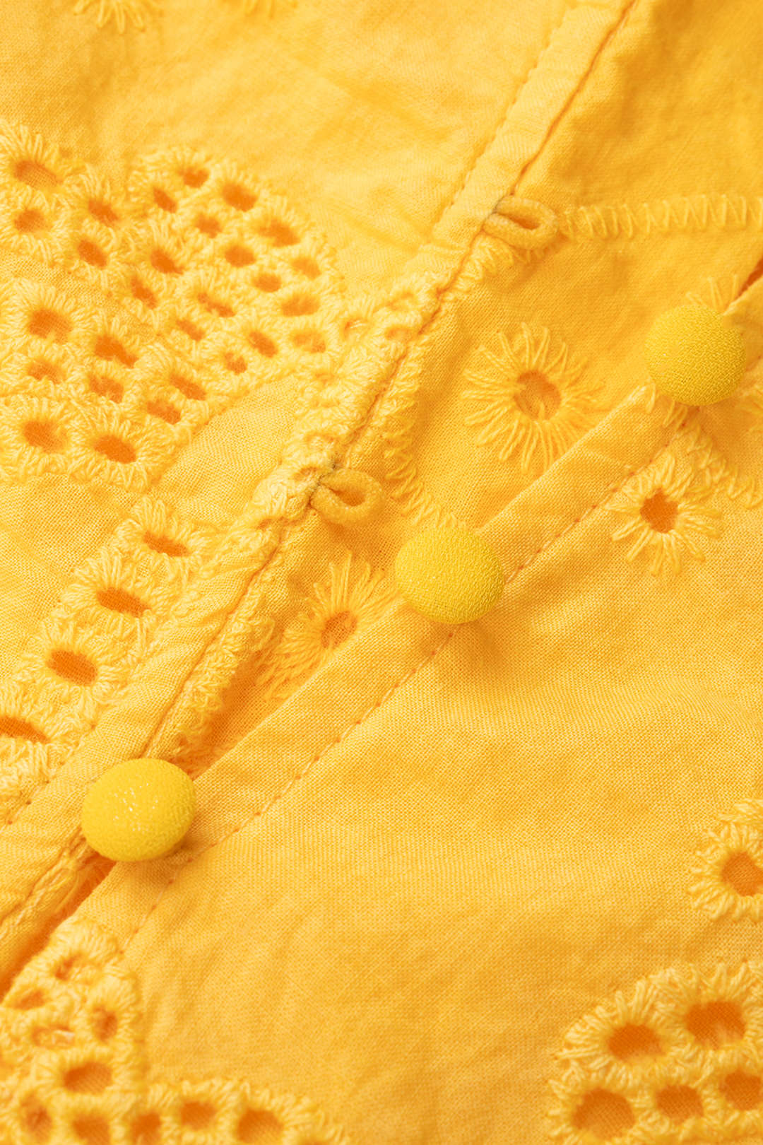 Top met kant, revers en opengewerkt detail