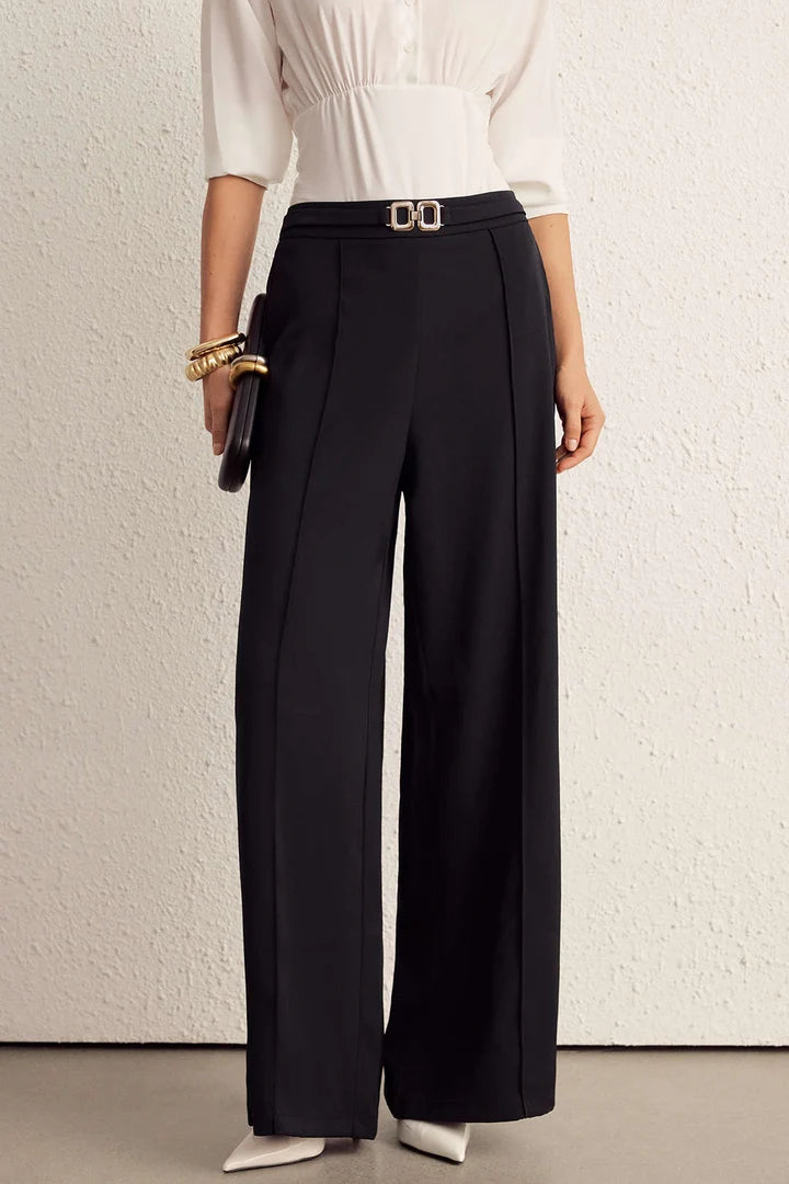 Solid trousers with a belt and wide legs