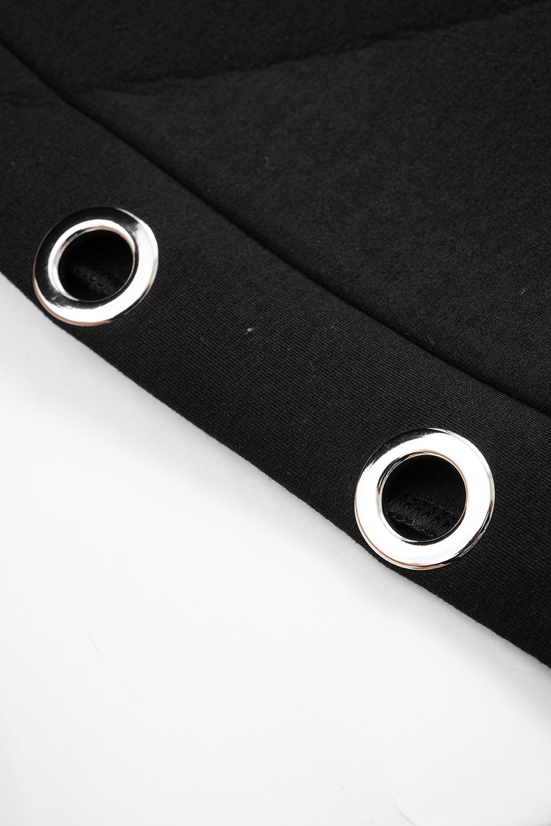 Metallic top met ronde hals en opengewerkt detail