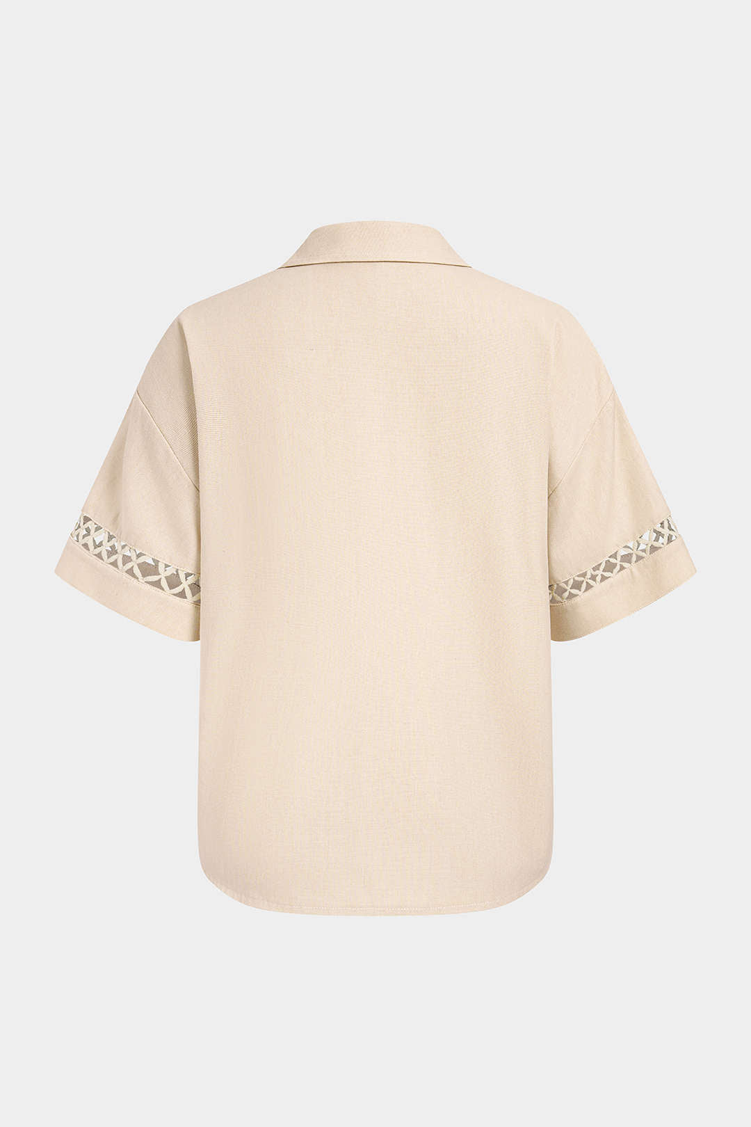 Blouse met kanten rand, uitsnijding en knoopjes