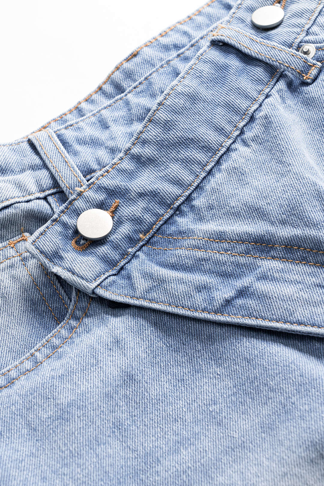 Denim asymmetrische short met knoopjes en zakken