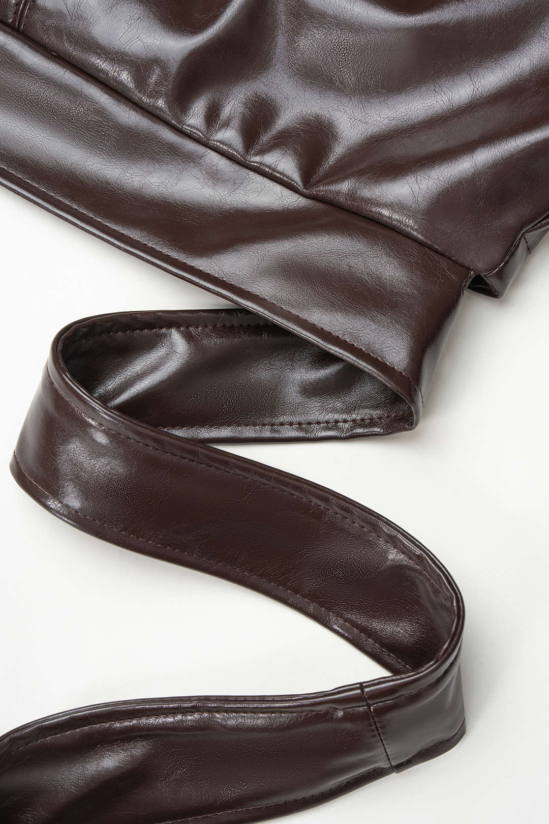 Leren-look top met ronde hals en lange mouwen