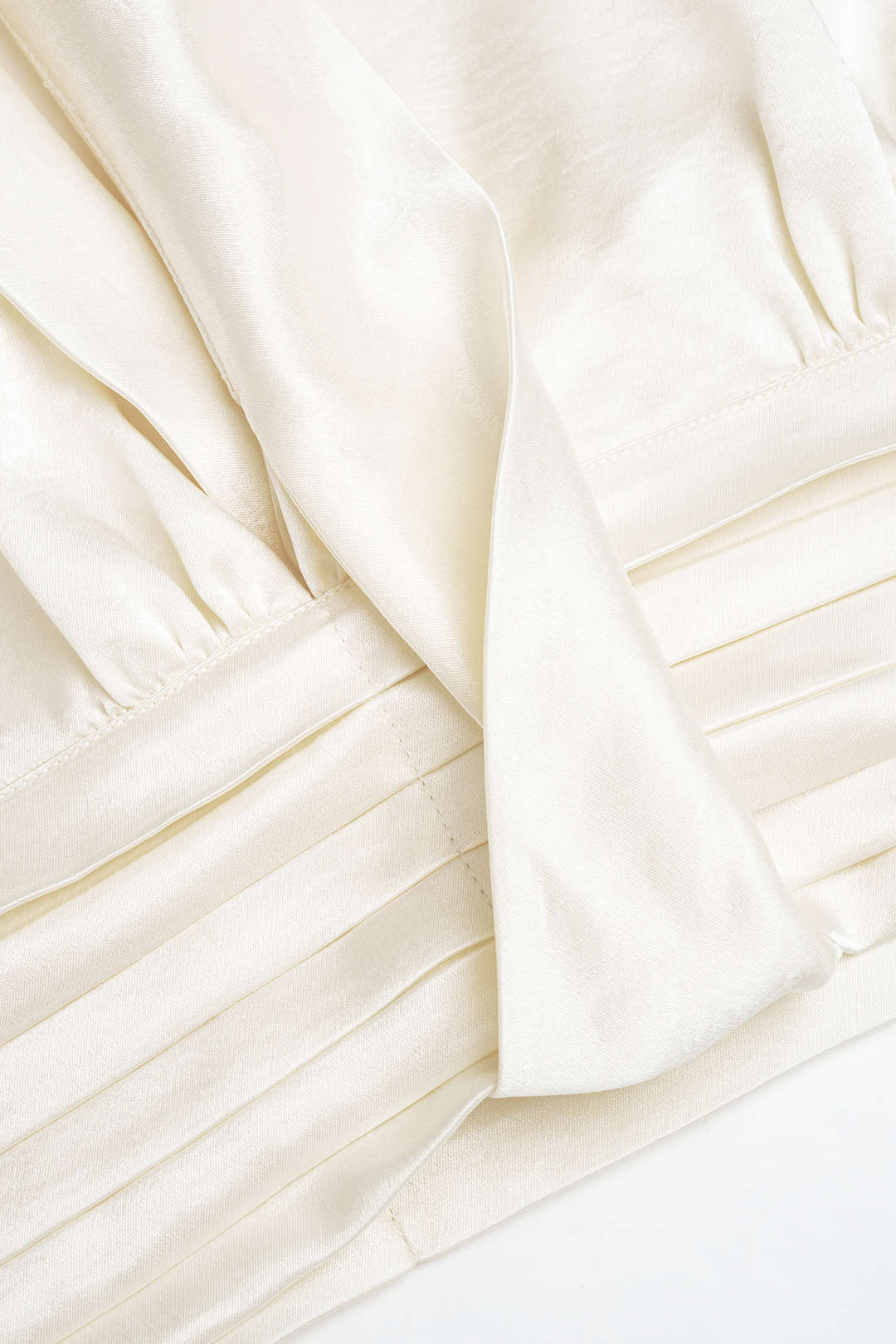 Satijnen asymmetrische tanktop met ruches