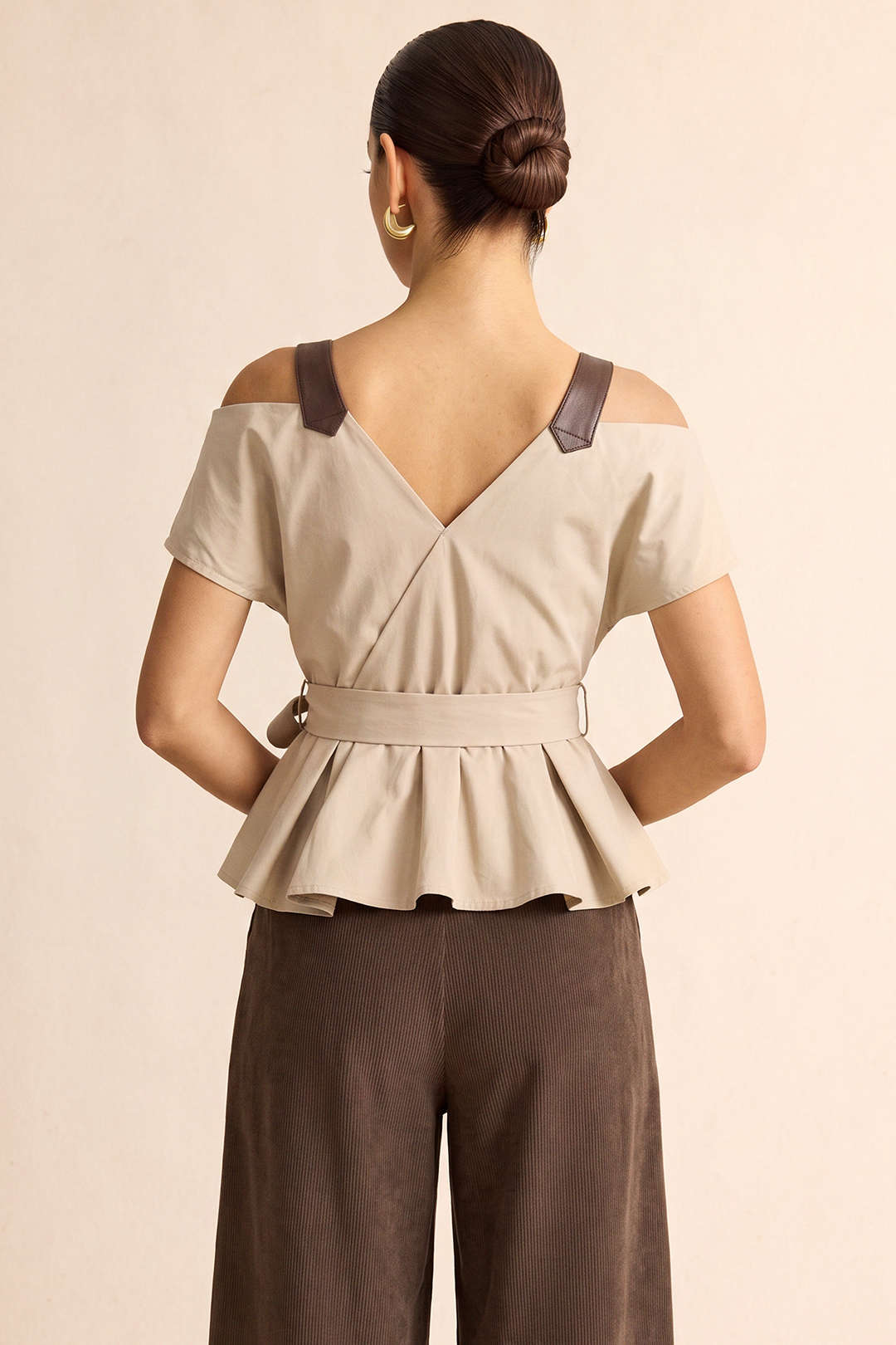 Leren-look patchwork gilet met knoopdetail