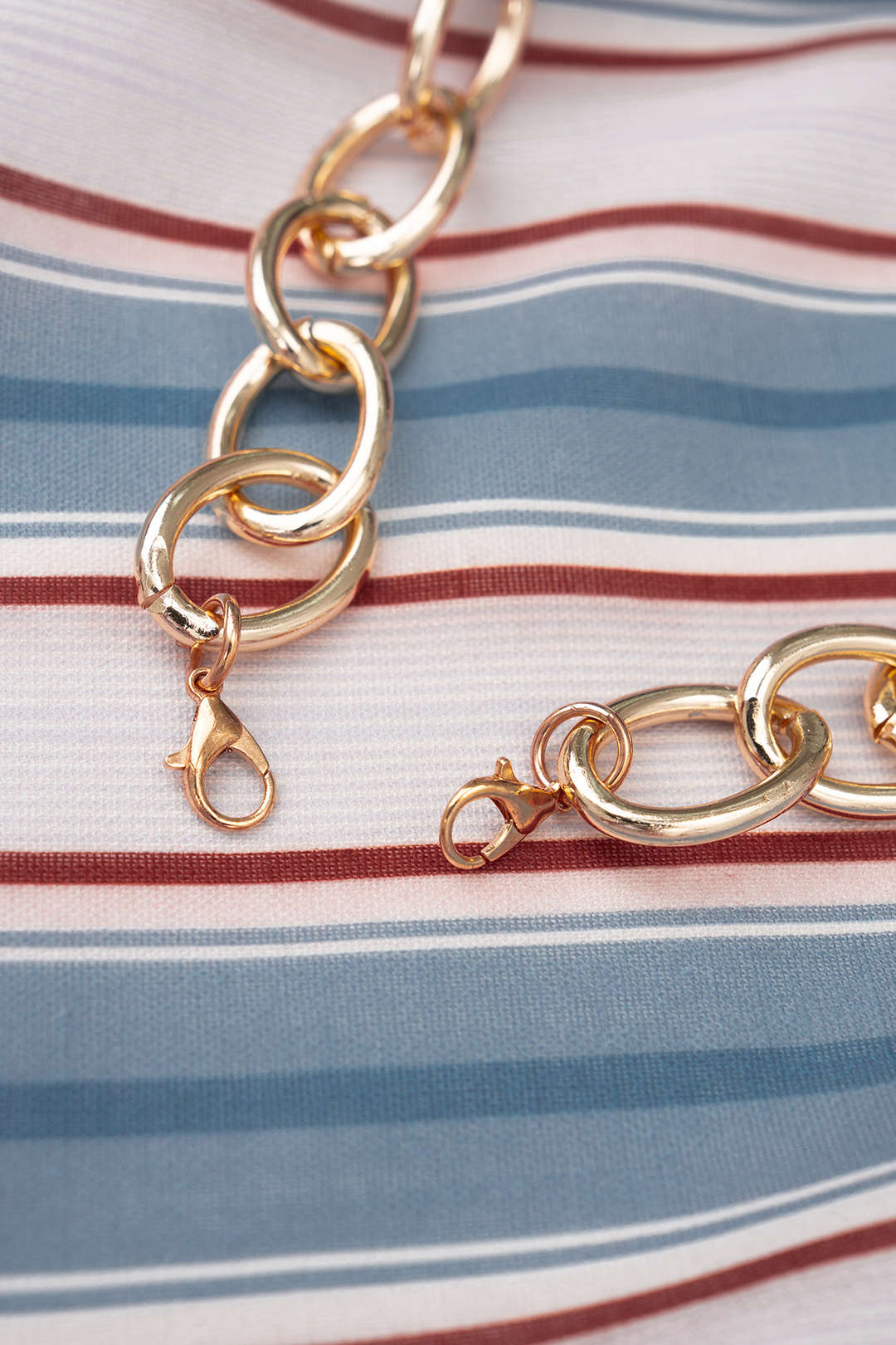Gestreepte metallic tanktop met kettingdetail en halternek