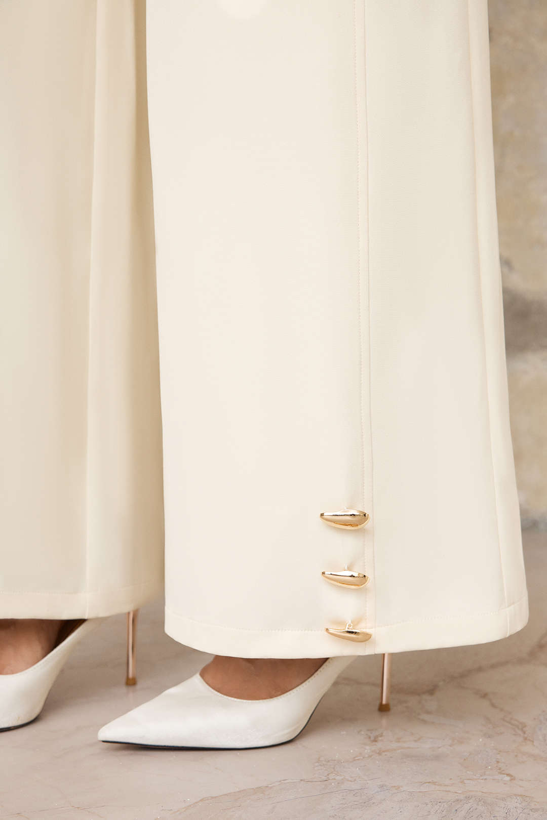 Sofie - Metallic broek met knoopjes en wijde pijpen