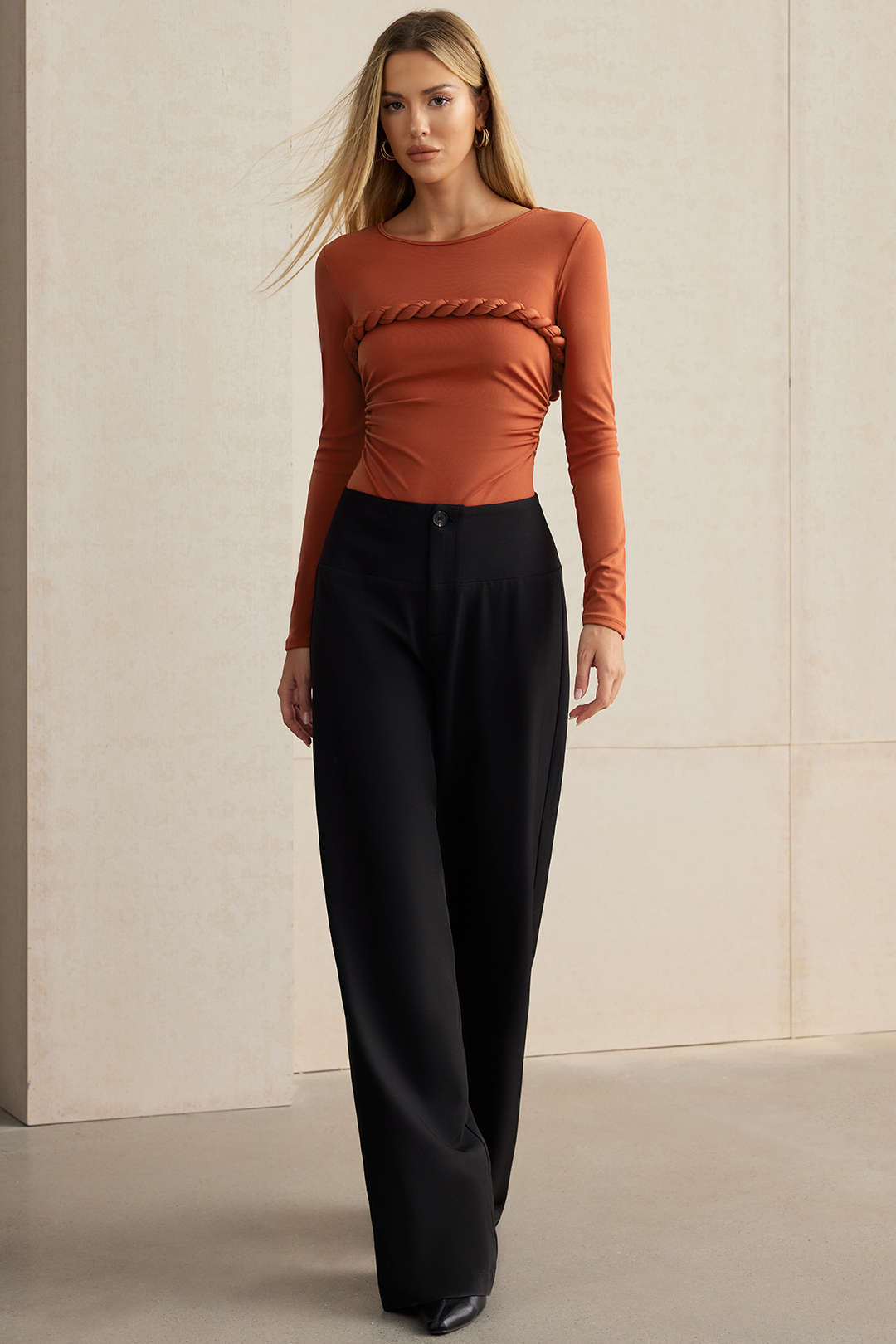 Body met gedraaid detail, knoopdetail en ruches