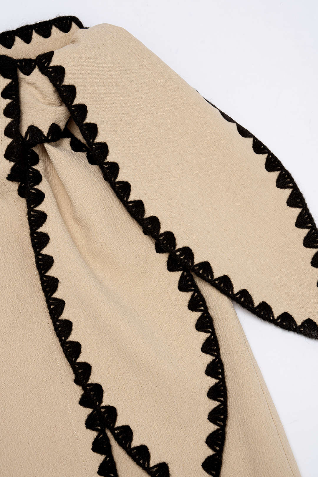 Asymmetrische rok met knoopdetail