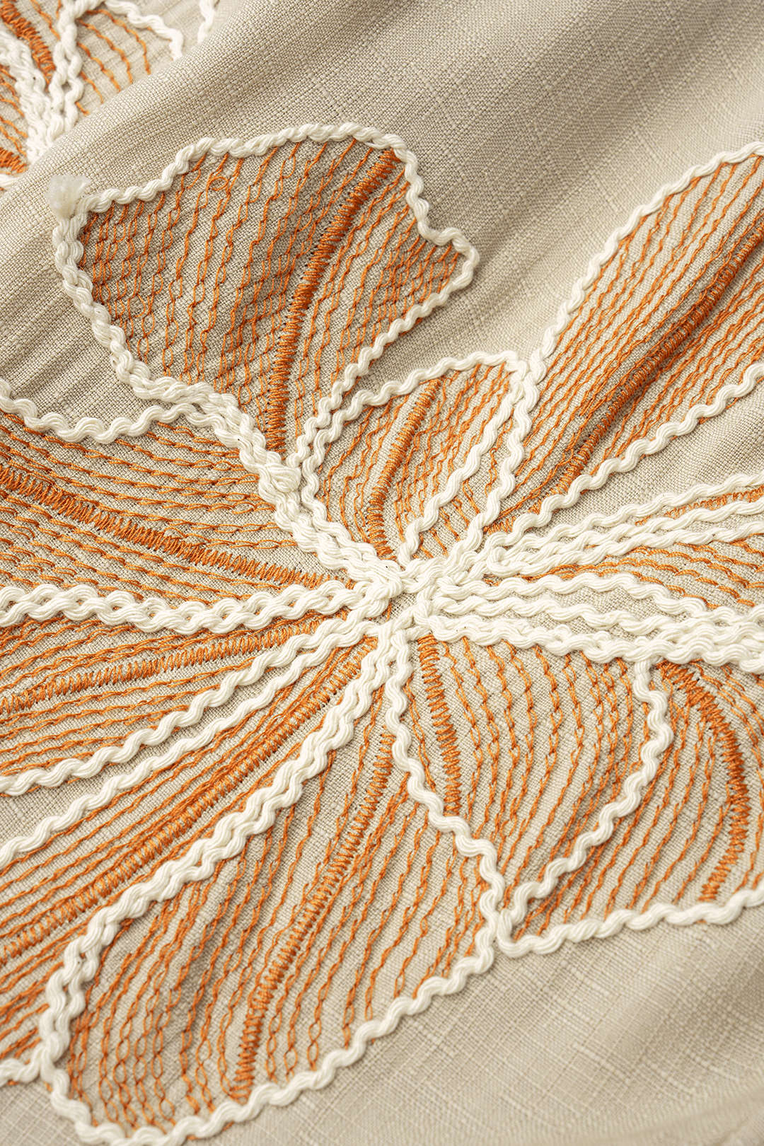 Linnen patchwork maxijurk met borduursel en ruches